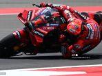francesco-bagnaia-berkendara-saat-sesi-latihan-bebas-motogp-mandalika.jpg