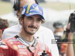 francesco-bagnaia-dari-italia-dan-tim-lenovo-ducati-merayakan-pole-position.jpg