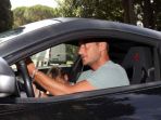 francesco-totti-berkali-kali-punya-mobil-ferrari-dari-berbagai-tipe_20170530_131009.jpg
