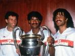 frank-rijkaard-marco-van-basten-ruud-gullit_20161001_132914.jpg
