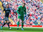 fraser-forster-maya-yoshida_20170507_212855.jpg