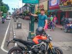 freestyler-dave-mckenna-saat-mengunjungi-jl-malioboro-yogyakarta_20160830_064437.jpg