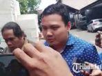 fuad-benardi-anak-wali-kota-surabaya-tri-rismaharini-seusai-diperiksa.jpg