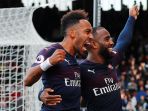 fulham-vs-arsenal-pierre-emerick-aubameyang-dan-alexandre-lacazette_20181008_004742.jpg