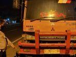 fuso-seruduk-pengendara-motor.jpg