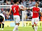 gabriel-paulista-dan-laurent-koscielny_20160408_111231.jpg