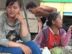 gadis-penambang-batu_20141122_20141123_020808.jpg