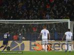 gagalkan-tendangan-penalti-messi.jpg