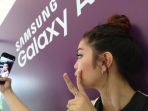 galaxy-a-series-selfie_20170201_163741.jpg<pf>galaxy-a-series-terbenam-di-genangan_20170201_155752.jpg<pf>peluncuran-samsung-galaxy-a_20170201_135458.jpg