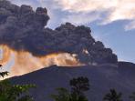 gamalama-ternate-gunung-meletus-maluku_20141221_002059.jpg