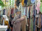 gamis-yang-dijual-di-salah-satu-toko-di-dc-mall-batam-sabtu-2332024.jpg