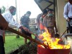 ganja-sitaan-bnnp-jambi-dimusnahkan_20160229_121052.jpg