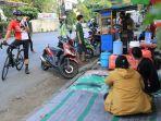 ganjar-bubarkan-paksa-warga-semarang-yang-berkerumun-saat-beli-makanan.jpg