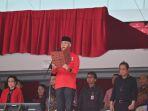 ganjar-dari-mimbar-utama-gelora-bung-karno.jpg