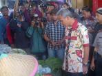 ganjar-ke-pasar_20150625_104449.jpg