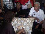 ganjar-pranowo-berdialog-dengan-pengrajin-batik-di-sukoharjo_20231226_183234.jpg