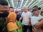 ganjar-pranowo-ditawari-kangkung.jpg