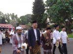 ganjar-pranowo-ikuti-salat-id.jpg