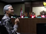 ganjar-pranowo-jadi-saksi-sidang-setya-novanto_20180208_152829.jpg
