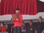 ganjar-pranowo-membacakan-naskah-dedication-of-life-oleh-bung-karno.jpg