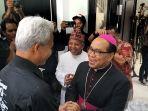 ganjar-pranowo-menemui-uskup-ruteng-mgr-siprianus-hormat-di-kabupaten-manggarai.jpg
