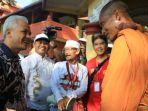 VIDEO Momen Ganjar Sapa 32 Biksu Thudong yang Beristirahat di Musala: Cerminan Keramahan Indonesia