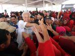 ganjar-saat-meluncurkan-program-smk-gratis-langsung-kerja-untuk-keluarga-miskin-di-lapangan-pule.jpg