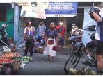 ganjar-sosialisasikan-bahaya-varian-delta-covid-19-ke-pedagang-pasar.jpg