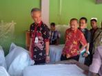 ganjar-tinjau-batik_20150923_151256.jpg