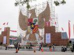gapura-berbentuk-replika-lambang-negara-republik-indonesia-garuda-pancasila.jpg