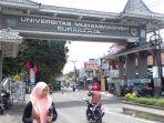 gapura-ums.jpg