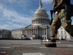 garda-nasional-berjalan-di-capitol-hill-pemakzulan.jpg