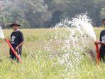 gardu-ganjar-beri-bantuan-mesin-pompa-air.jpg