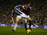 gareth-mcauley-kena-dorong.jpg