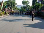 garis-polisi-dipasang-di-jalan-otista-kampung-babakan-loa.jpg