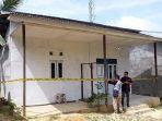 garis-polisi-police-line-tampak-terpasang-di-rumah-tempat-kejadian-perkara.jpg