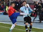 gary-medel-lionel-messi_20150705_071725.jpg