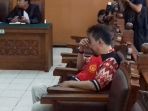 gatot-brajamusti-saat-menjalani-sidang-eksepsi_20171017_214054.jpg