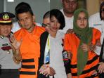 gatot-dan-evy-ditahan-kpk_20150804_231241.jpg