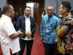 gatot-s-dewa-broto-bersama-dengan-perwakilan-stakeholder-olahraga-indonesia.jpg