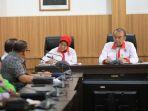 gatot-s-dewa-broto-saat-memimpin-rapat.jpg