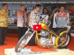 gaya-jokowi-sambangi-pameran-iims-dari-jaket-lukis-sampai-sepatu-sneakers_20180419_122538.jpg