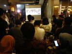 gaya-milenial-nobar-debat-pilpres_20190117_213005.jpg