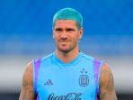 gaya-rambut-rodrigo-de-paul-dicat-biru.jpg