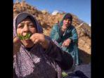 gaza-kelaparan-warga-gaza-makan-rumput.jpg
