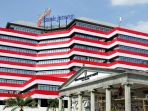 gedung-bank-jateng-dibalut-bendera-merah-putih_20180804_180650.jpg