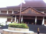 gedung-dprd-solo.jpg