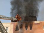 gedung-terbakar_20180731_130726.jpg