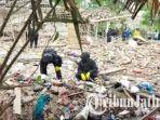 gegana-amankan-bahan-peledak-di-tkp-bom-bondet-meledak_1.jpg