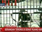 gegana-memeriksa-tas-yang-dibawa-terduga-teroris-dalam-penyerangan-di-mabes-polri.jpg